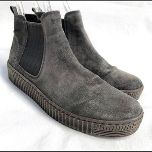Gabor chelsea bootie - pull up - gray suede 9.5 - incredible condition